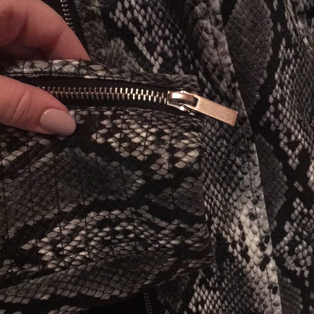 Snakeskin like Jacket - Picture 4 of 8